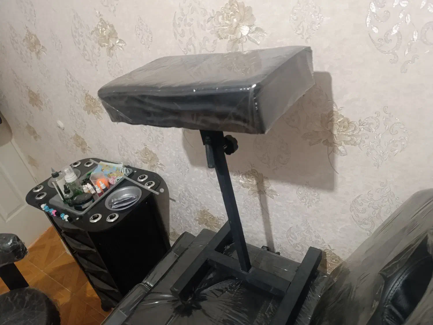 ست تخت تتو|آرایشگاه و سالنهای زیبایی|همدان, |دیوار