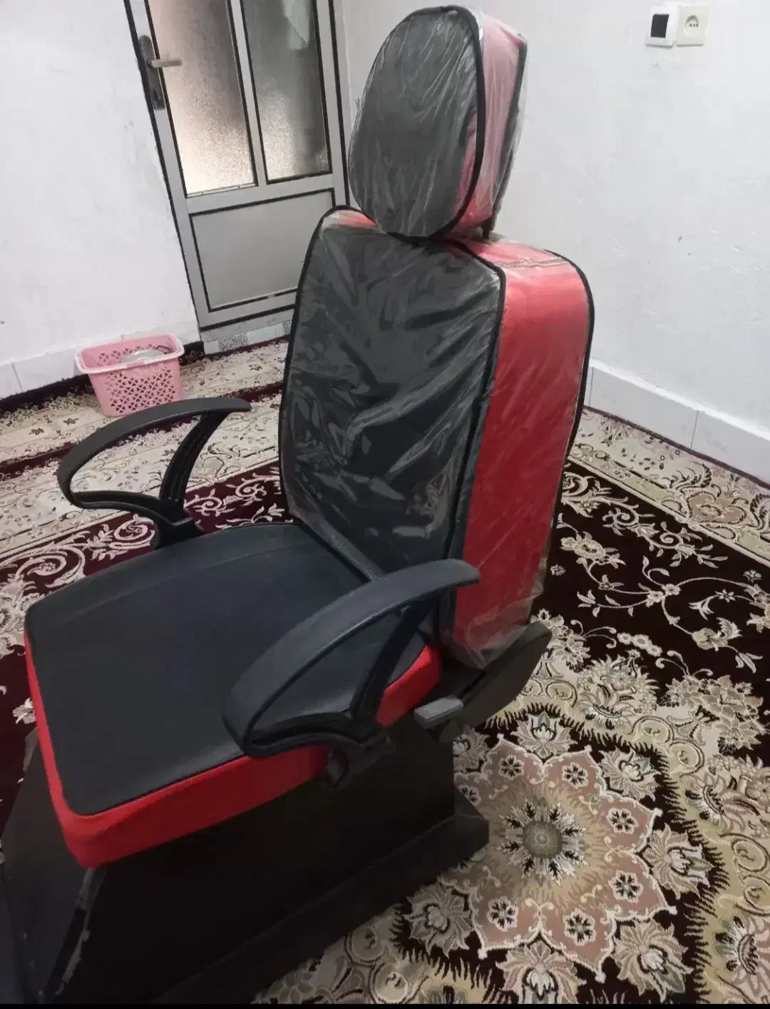 آرایشگری ومیز تحریر|آرایشگاه و سالن‌های زیبایی|کرمانشاه, |دیوار