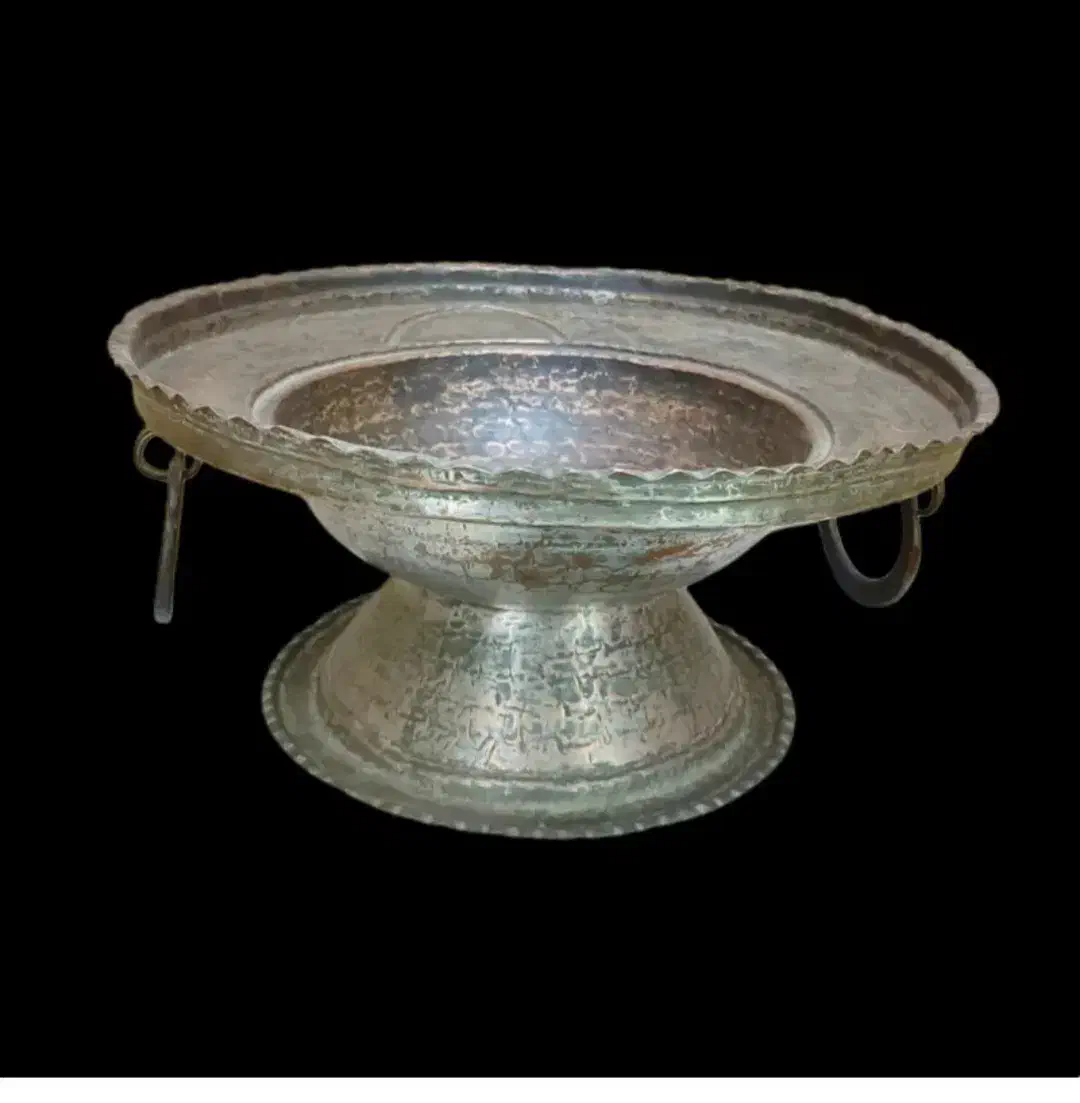 آفتابه لگن استیل قدیم،و منقل مسی|کلکسیون اشیاء عتیقه|سیسخت, |دیوار