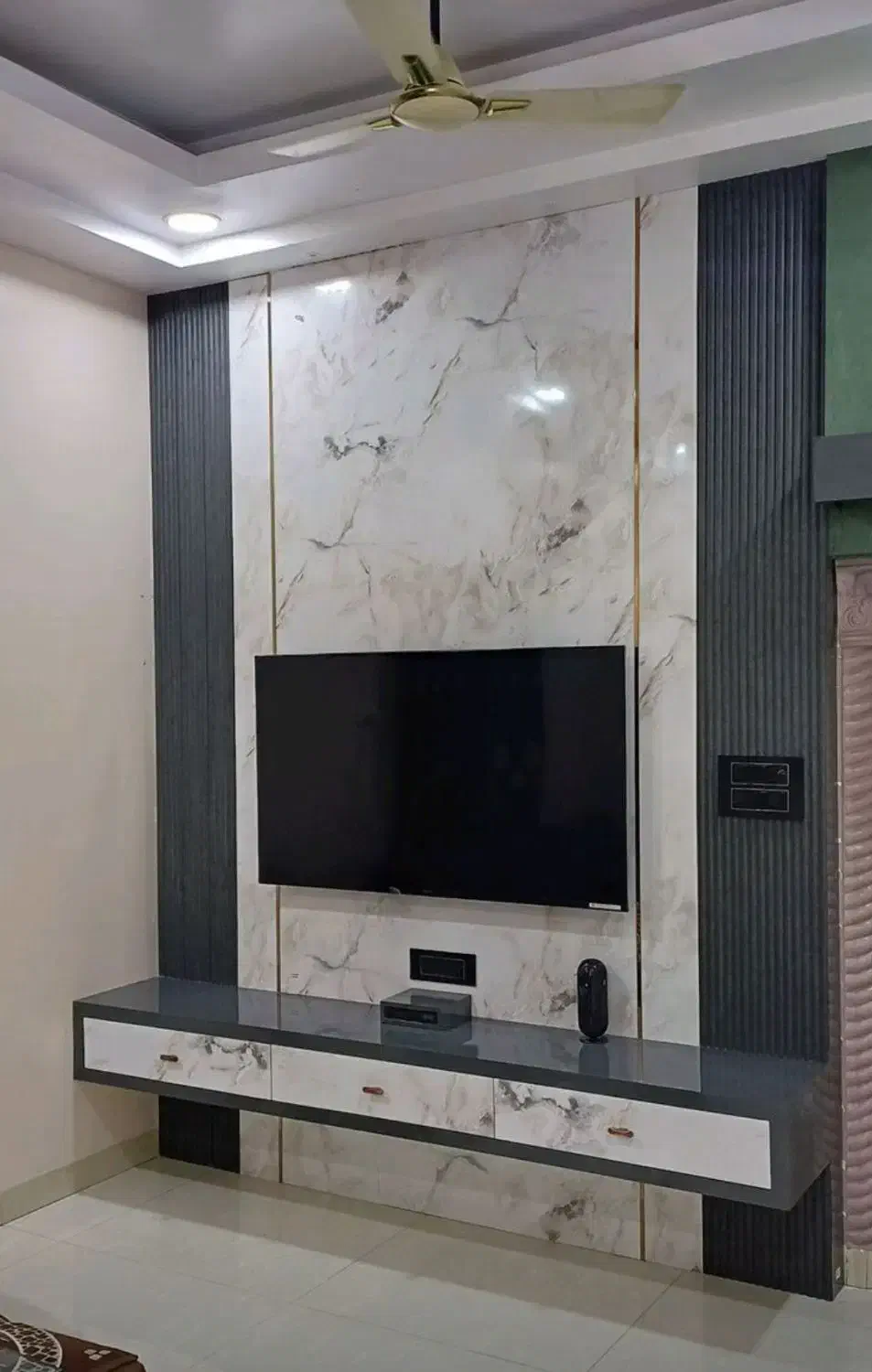 نصاب کاغذدیواری قرنیز ترموال ماربل شیت دیوار تی وی|خدمات پیشه و مهارت|شیراز, شهرک ایثار|دیوار