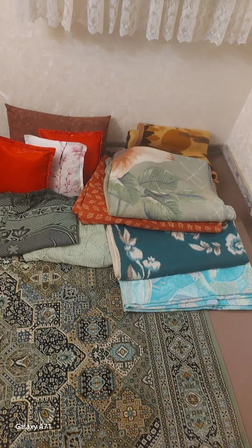 ۵ عدد پتو دو نفره ۲ عدد روتختی ۴ عدد کوسن|رختخواب، بالش، پتو|اندیشه, اندیشه فاز ۱|دیوار