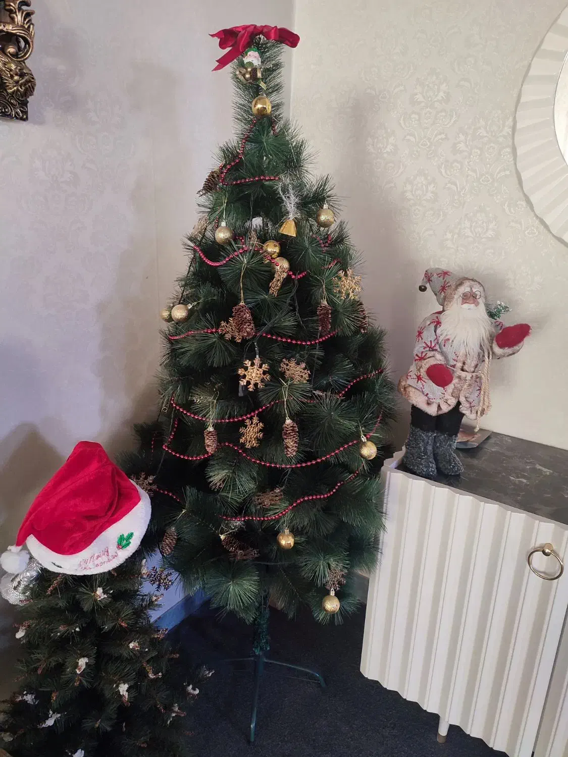 درخت کریسمس بزرگ و کوچک|گل مصنوعی|همدان, |دیوار