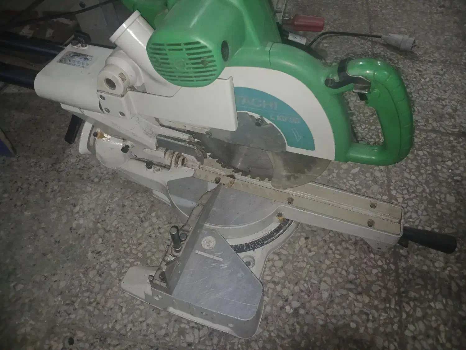 فارسی بر هیتاچی|ابزارآلات|خمینی‌شهر, |دیوار