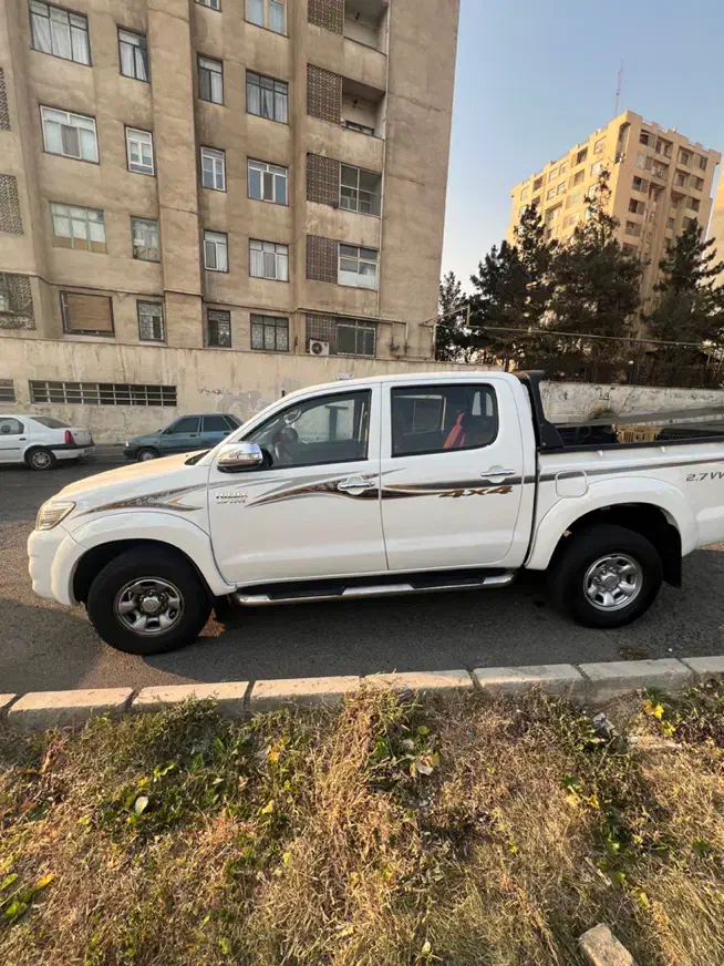 تویوتا هایلوکس ۲۰۱۵|خودرو سواری و وانت|تهران, شهران شمالی|دیوار