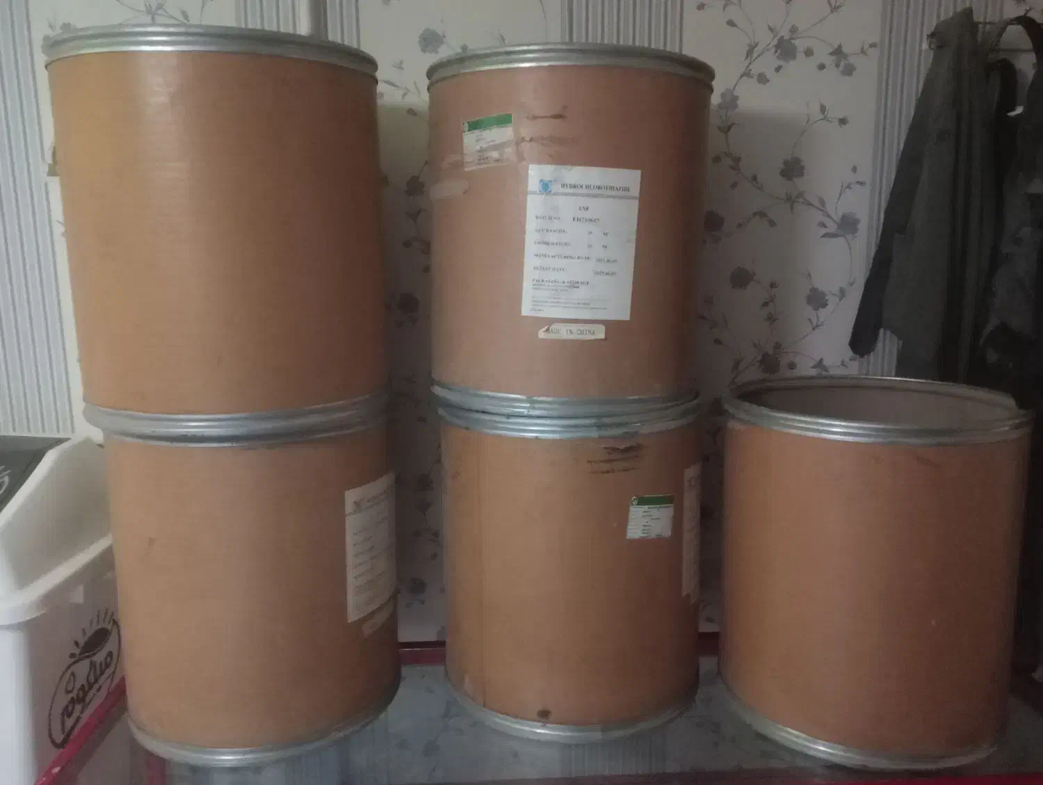 سطل جای حبوبات و استند جایه پفک|ظروف نگهدارنده، پلاستیکی، یک‌بارمصرف|کرمانشاه, |دیوار