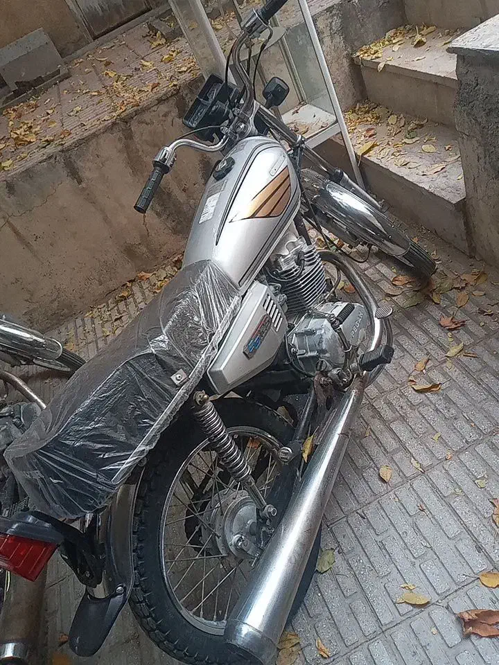 موتور سیکلت ۱۵۰ مزاید همه چیز نو در حد صفر|موتورسیکلت|هرسین, |دیوار