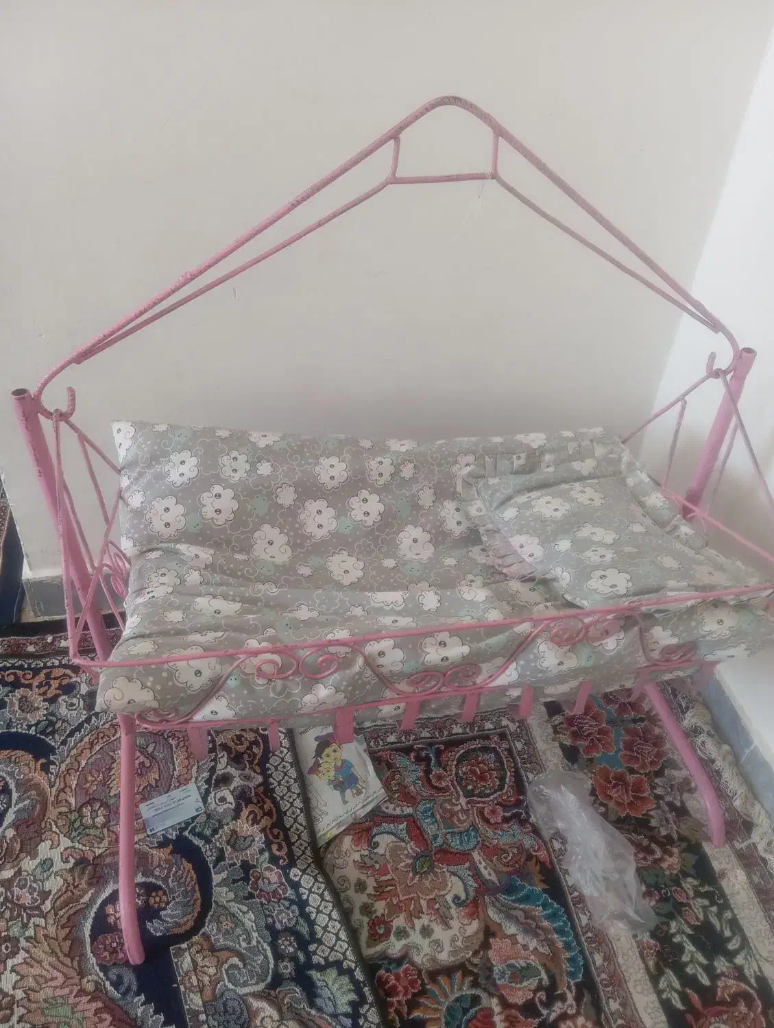 گهواره اهنی بچه|تخت و صندلی بچه|کرمان, |دیوار