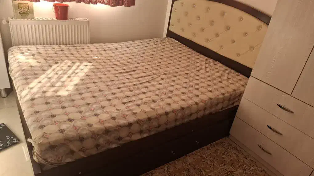 تخت چوبی با تشک رویان|تخت و سرویس خواب|تهران, خزانه|دیوار