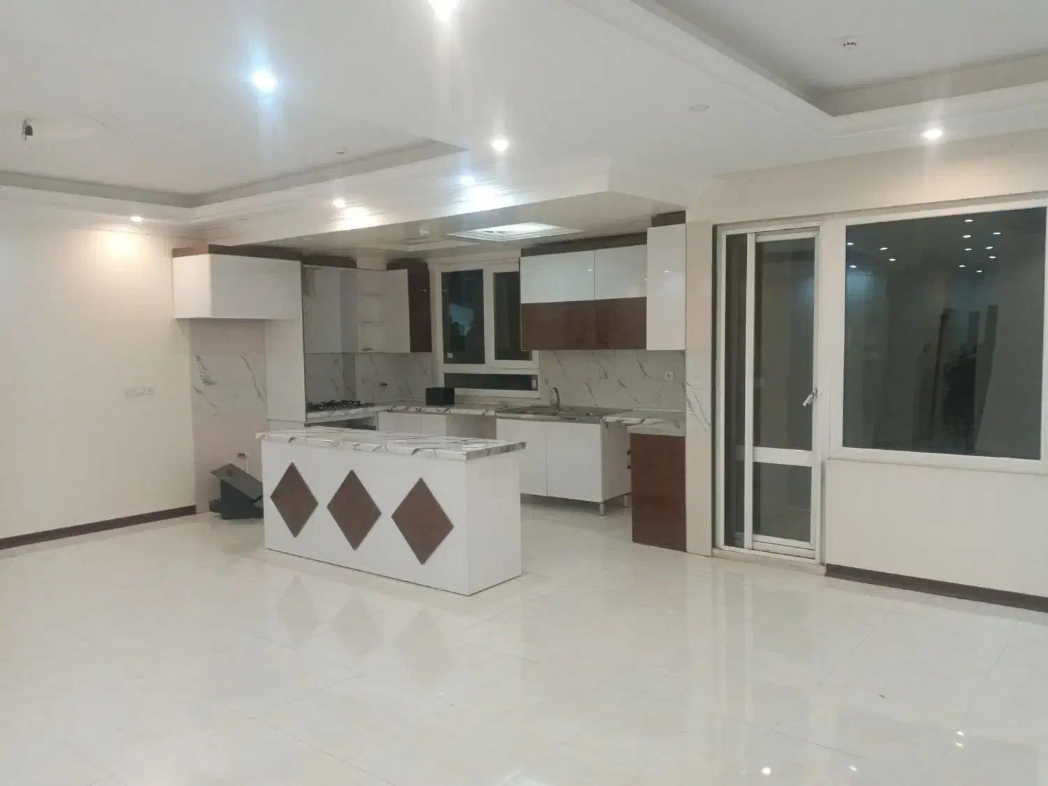 ۱۳۰ متر نوساز ساختمان برند|اجارهٔ آپارتمان|رودهن, |دیوار