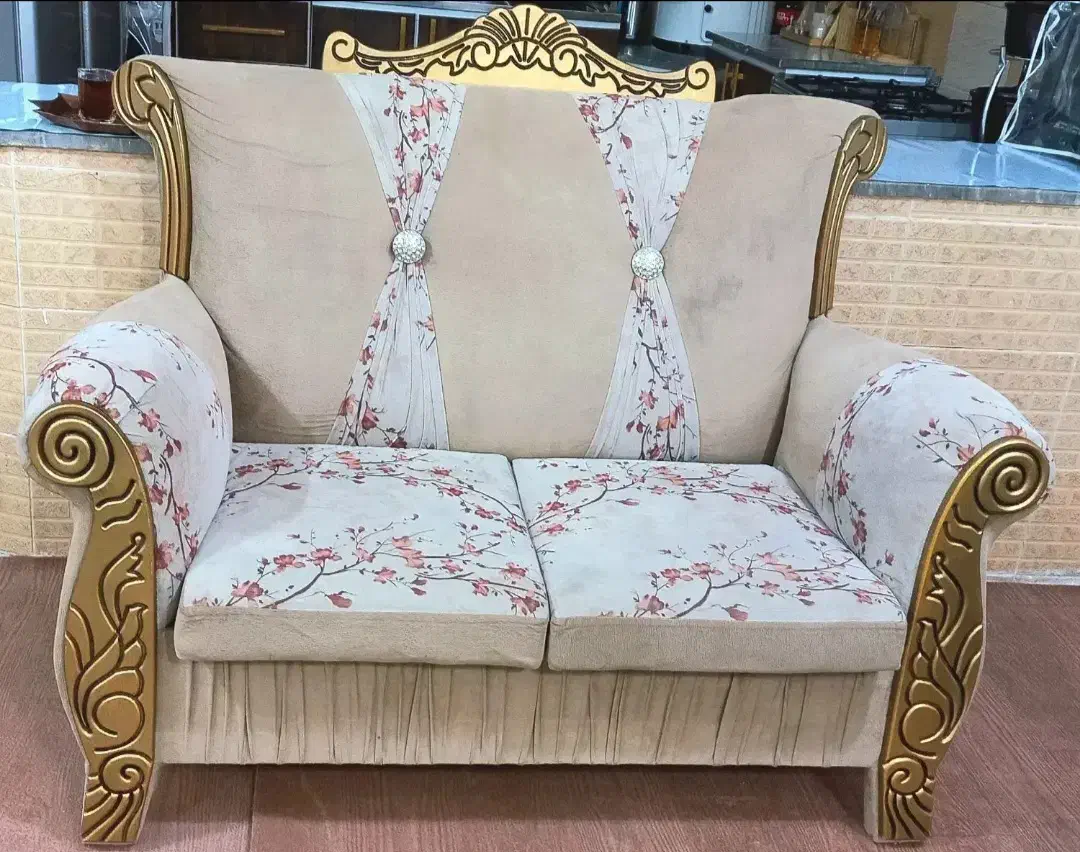 مبل ۷نفره بههمراه میز و عسلی|مبلمان خانگی و میز عسلی|لاران, |دیوار