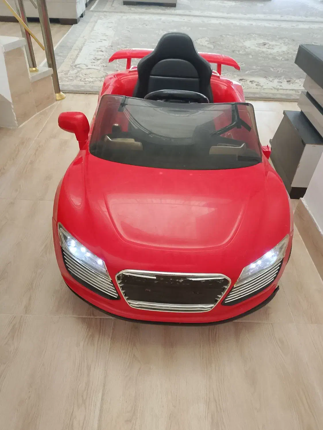 ماشین شارژی سالم بدونه ایراد قیمت ۶۵۰۰|اسباب‌‌بازی|قروه, |دیوار