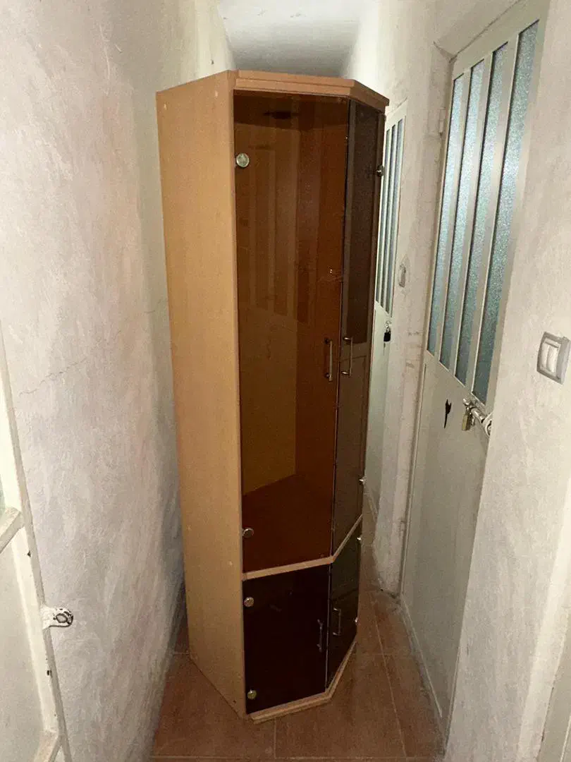 کمد ویترین گوشه‌ای MDF با درب شیشه‌ای|مبلمان خانگی و میز عسلی|شیراز, فرگاز|دیوار