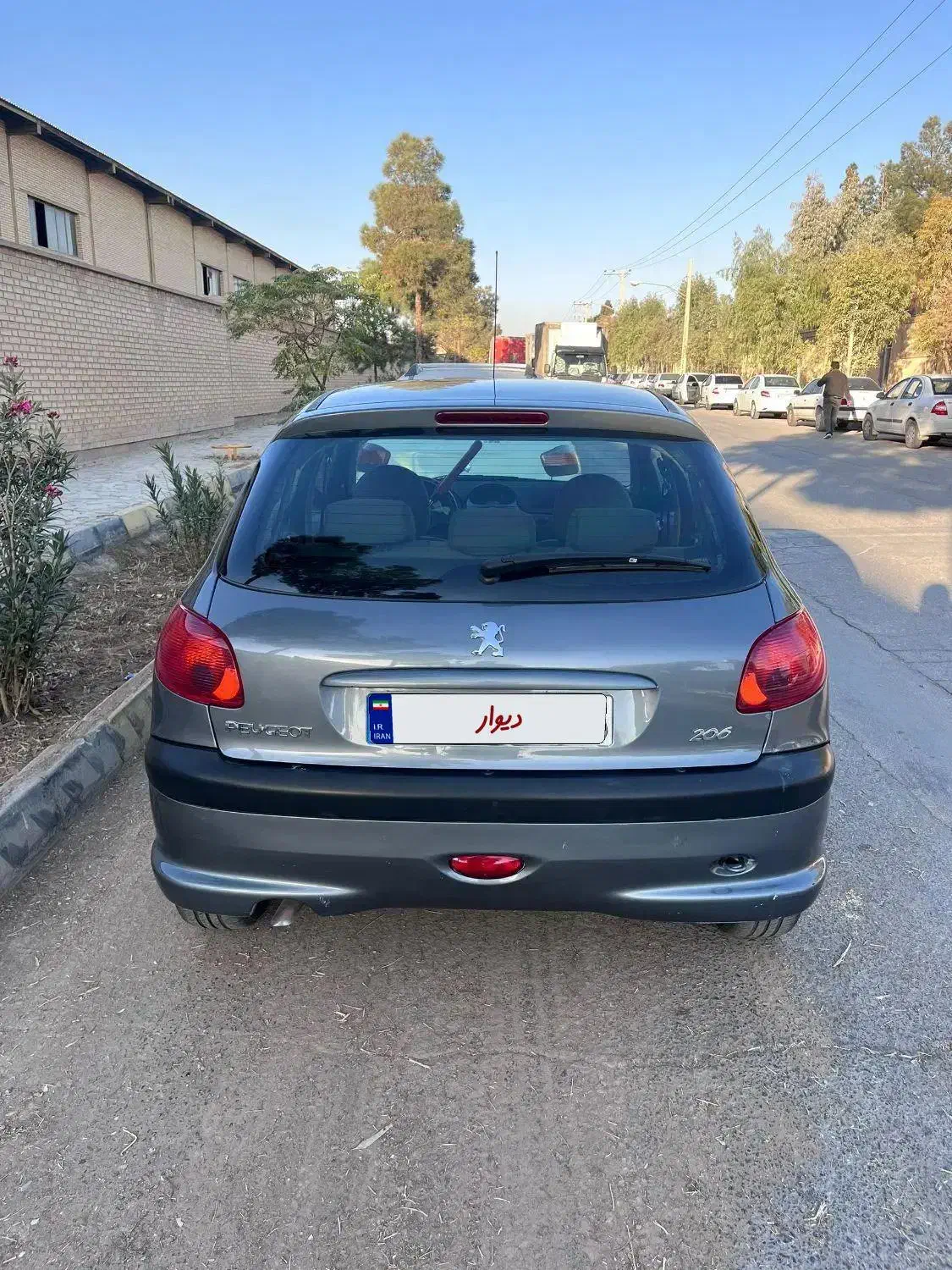 ماشین کارمندی فروش به علت مشکل مالی|خودرو سواری و وانت|شاهینشهر, گزبرخوار|دیوار