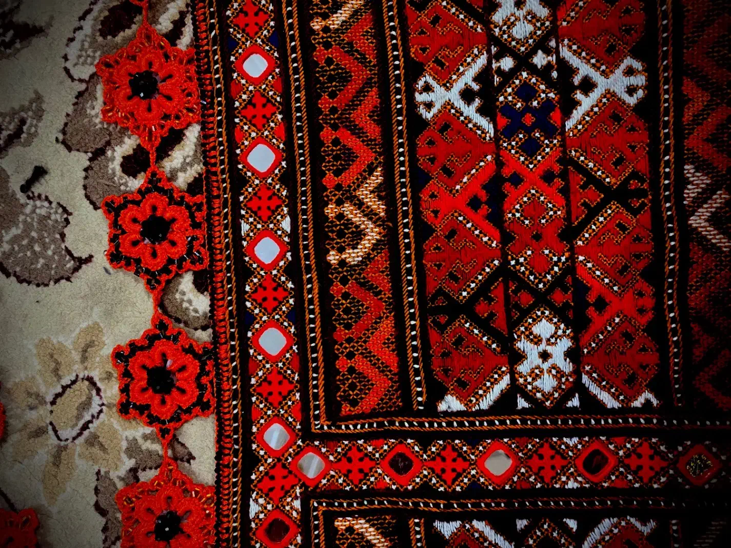 کریشی زیاستین|لباس|زهک, |دیوار