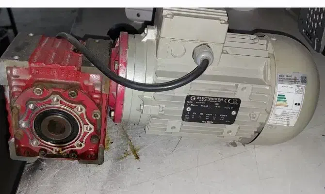 موتور سه فاز ۱/۱ kw و گریبکس|ماشین‌آلات صنعتی|اصفهان, شهرک میلاد|دیوار