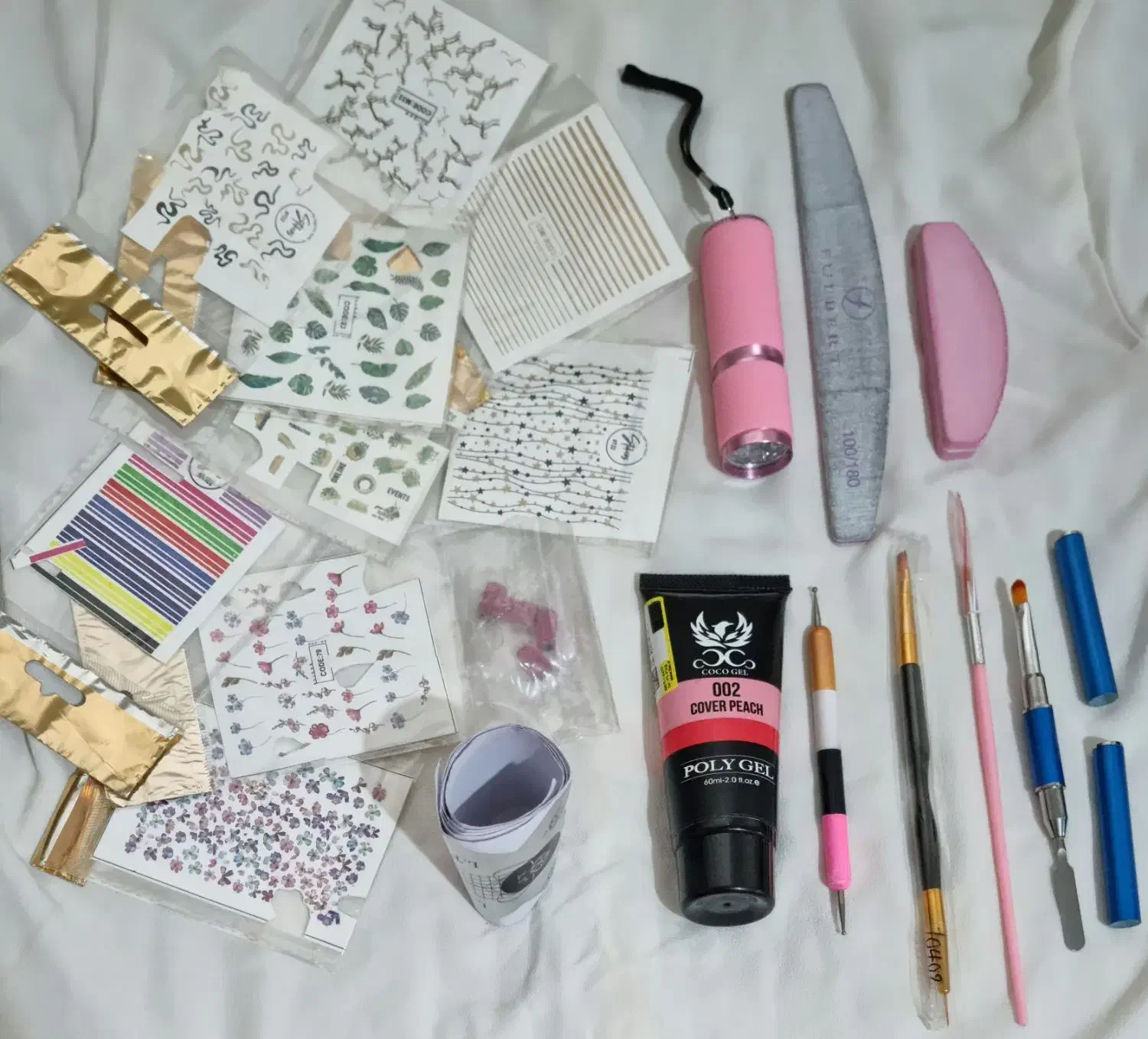 یووی و لوازم کاشت ناخن|آرایشی، بهداشتی، درمانی|رشت, کوی طالقانی|دیوار