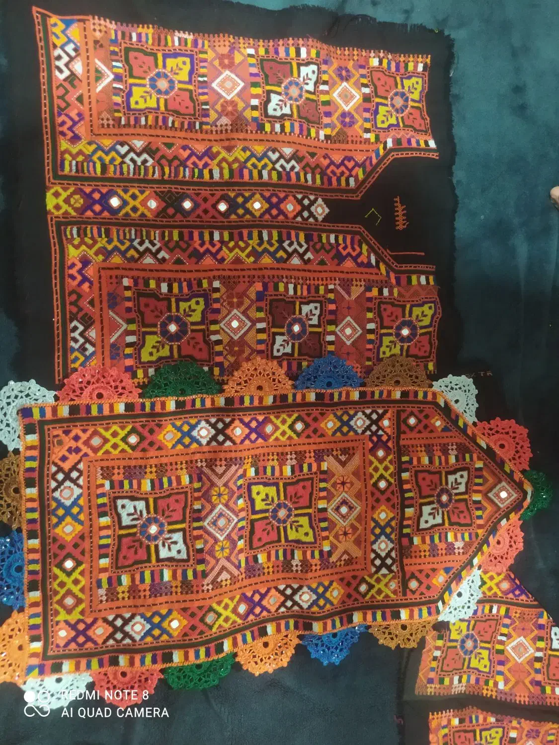 زی استین|لباس|خاش, |دیوار