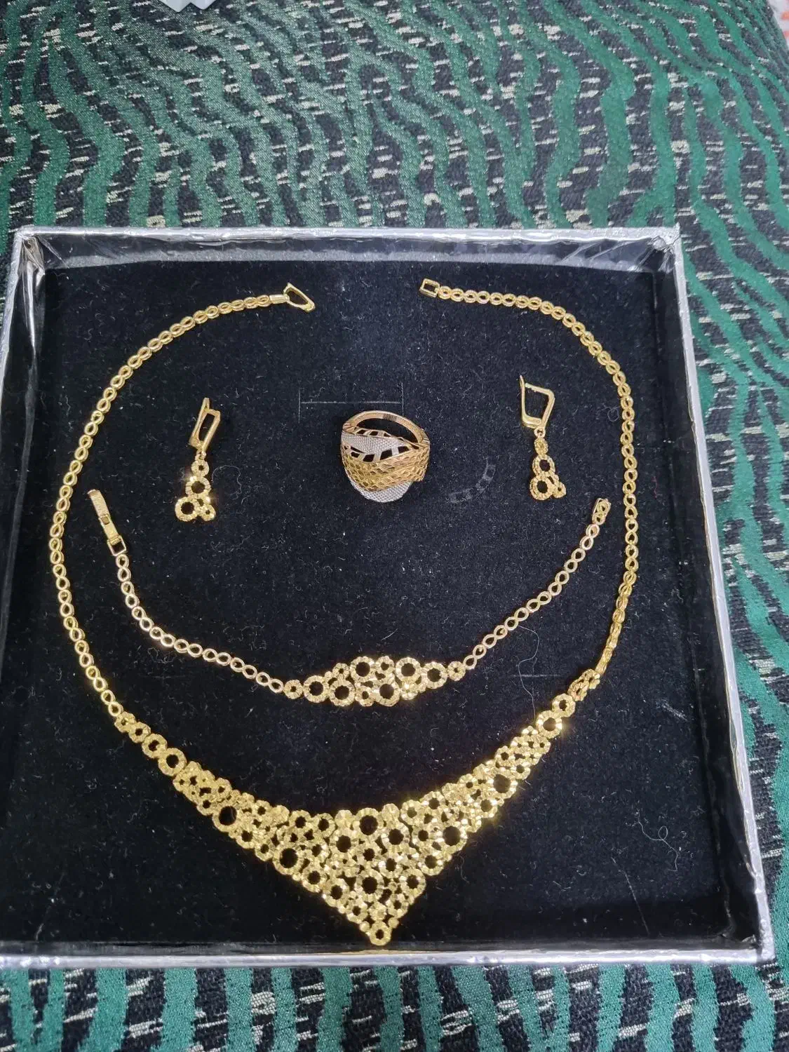 طلای کارکرده در حد نو  فقط ۲ درصد بالای تابلو|جواهرات|تهران, خزانه|دیوار