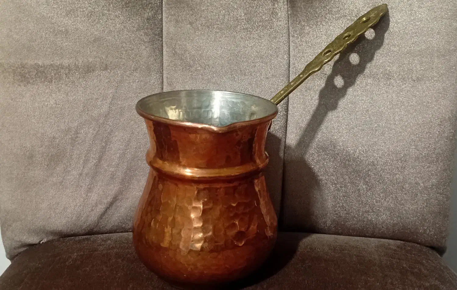 شیر جوش مسی|ظروف پختوپز|اقبالیه, |دیوار