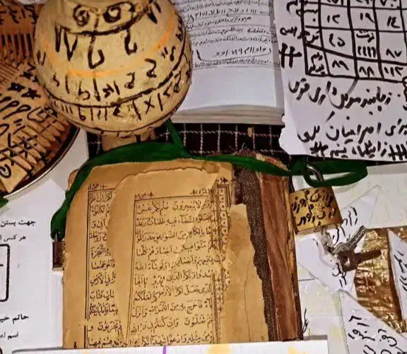 کتاب دعا قدیمی|کتاب و مجله مذهبی|اردکان, |دیوار