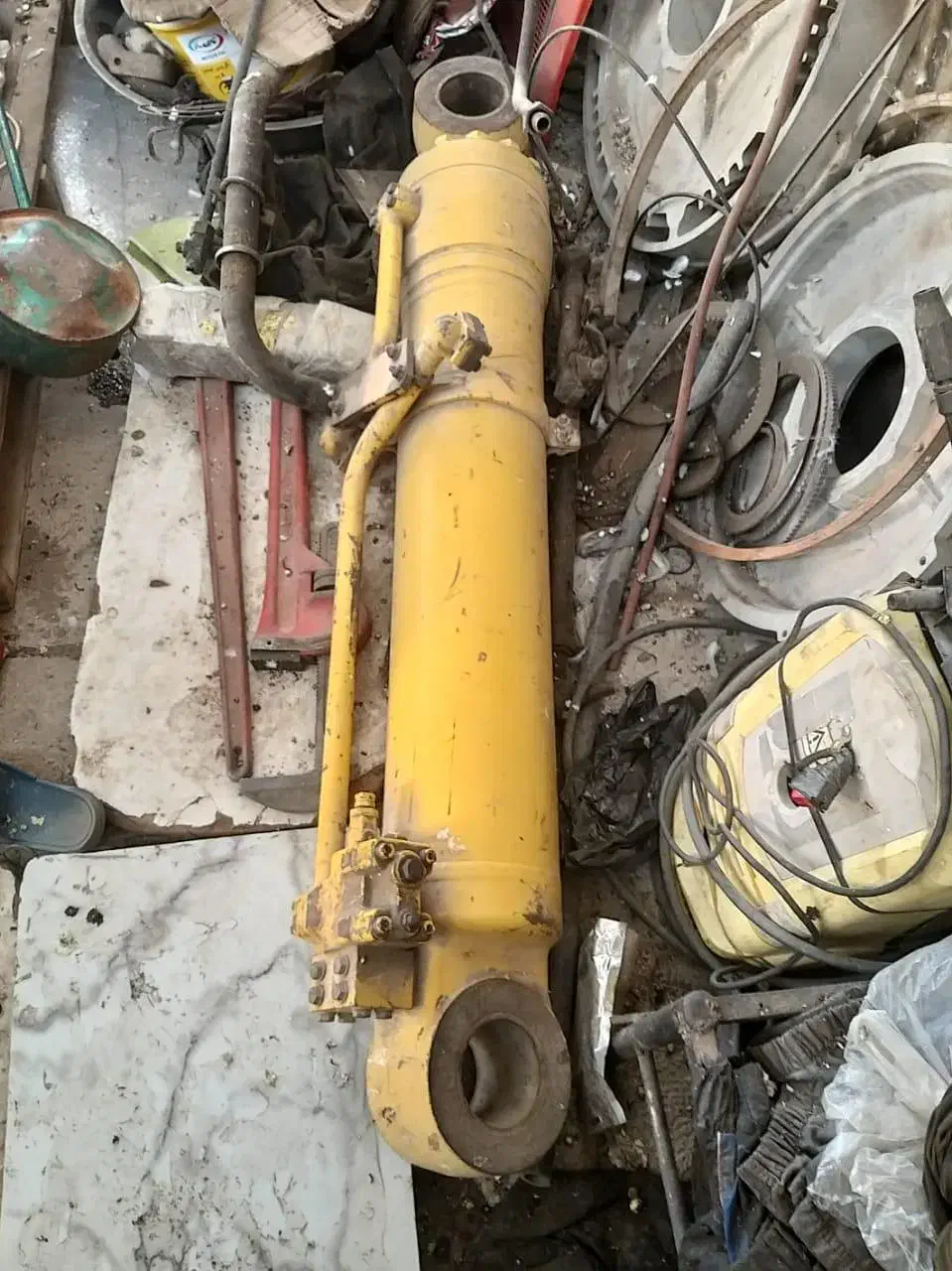 فروش جک هیدرولیکی قسمت عقب تیغه بولدوزر|ماشینآلات صنعتی|مرودشت, تامین اجتماعی|دیوار