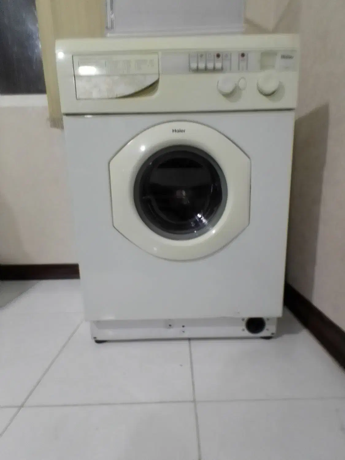 لباسشویی|ماشین لباسشویی و خشک‌کن لباس|صدرا-فارس, فاز ۱|دیوار