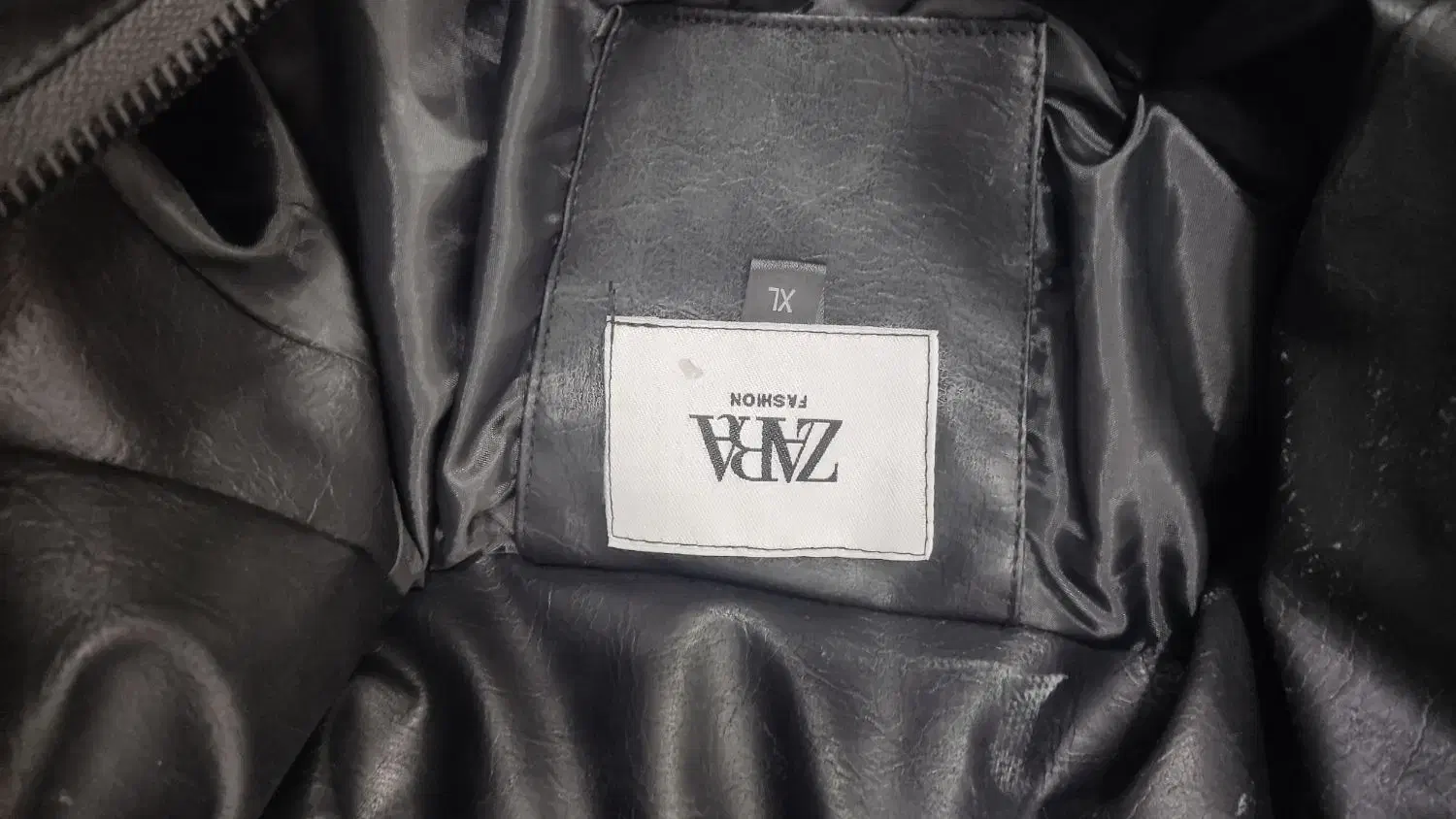 کاپشن|لباس|قروه, |دیوار