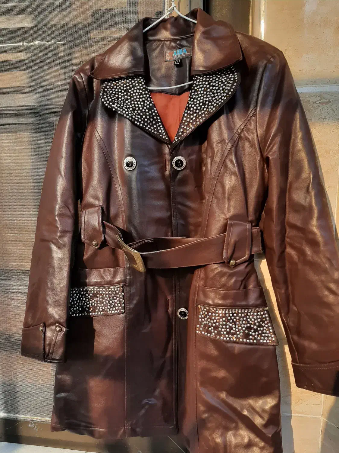 کت چرم و لی|لباس|بندر انزلی, کلیور|دیوار