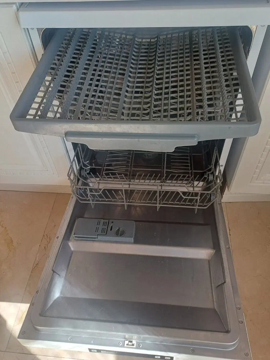 ماشین ظرفشویی و لباسشویی سالم و تمیز|ماشین لباسشویی و خشک‌کن لباس|رودهن, |دیوار