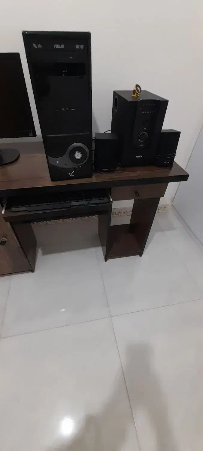 کامپیوتر ومانیتور ال جی با میز وباند بفروش میرسد|رایانه رومیزی|ورامین, ورامین|دیوار