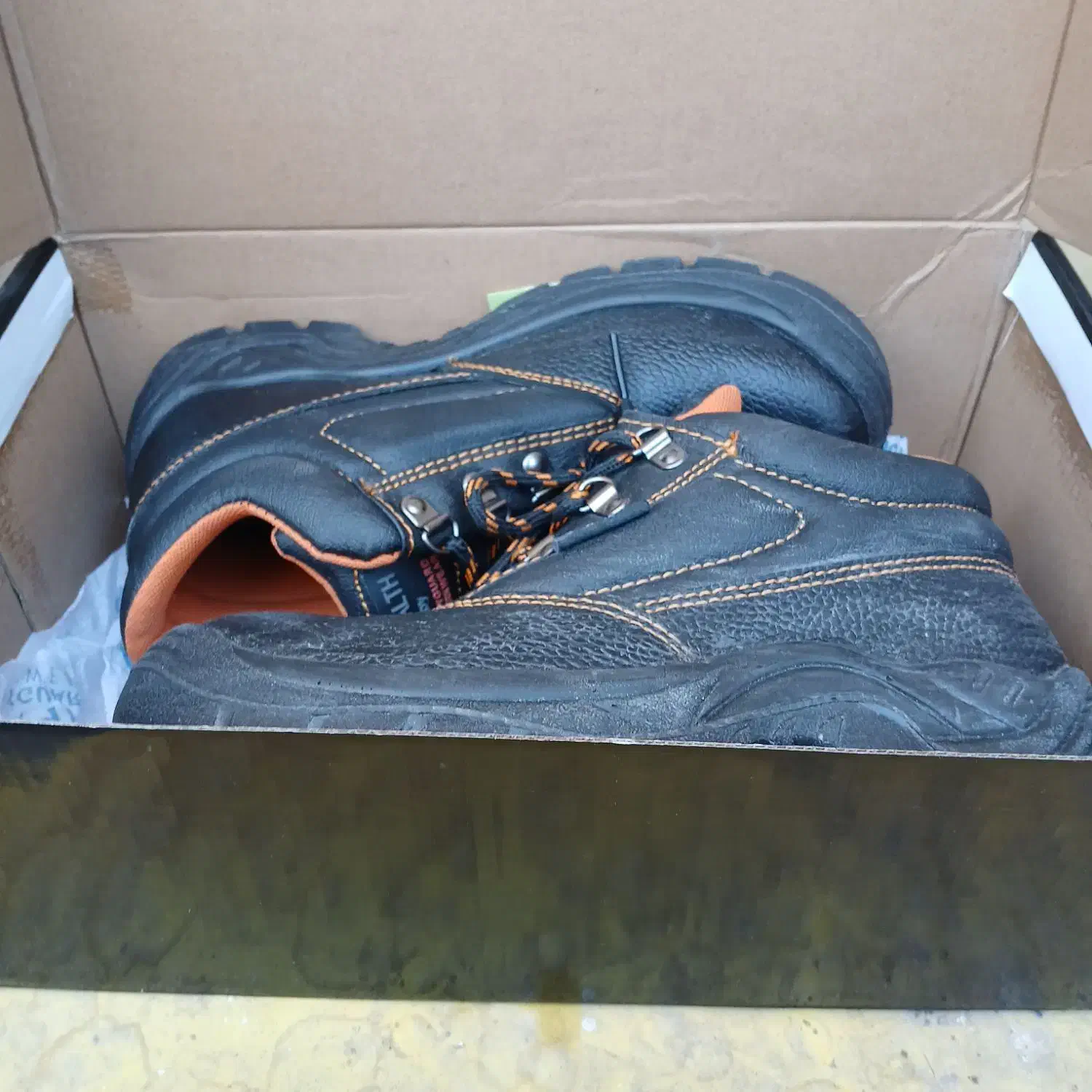 کفش ایمنی|کیف، کفش، کمربند|اصفهان, فیض|دیوار