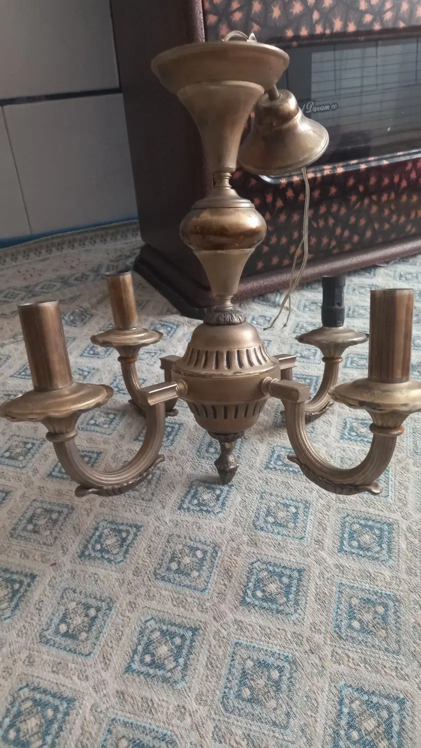 لوستر برنج|لوستر و چراغ آویز|اصفهان, باغ فدک|دیوار