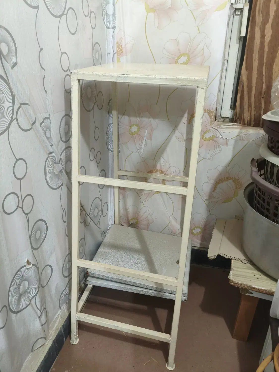 چهار پایه تمیز فلزی|صندلی و نیمکت|شوشتر, |دیوار