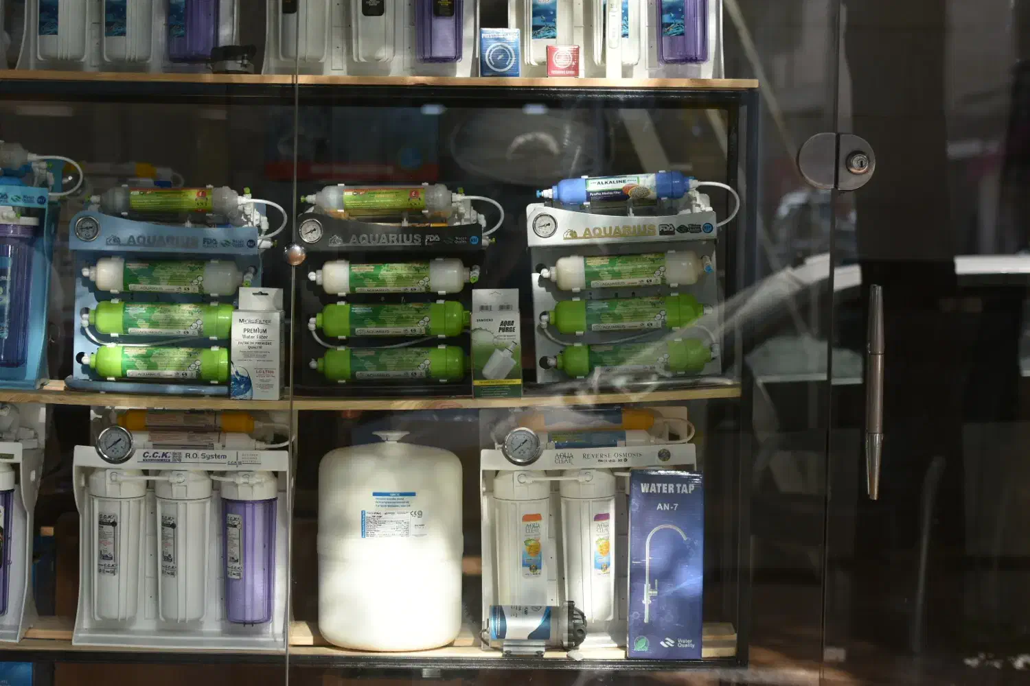 تصفیه آب آکواریوس|آبسردکن و تصفیه آب|لاهیجان, کوی آزادگان|دیوار