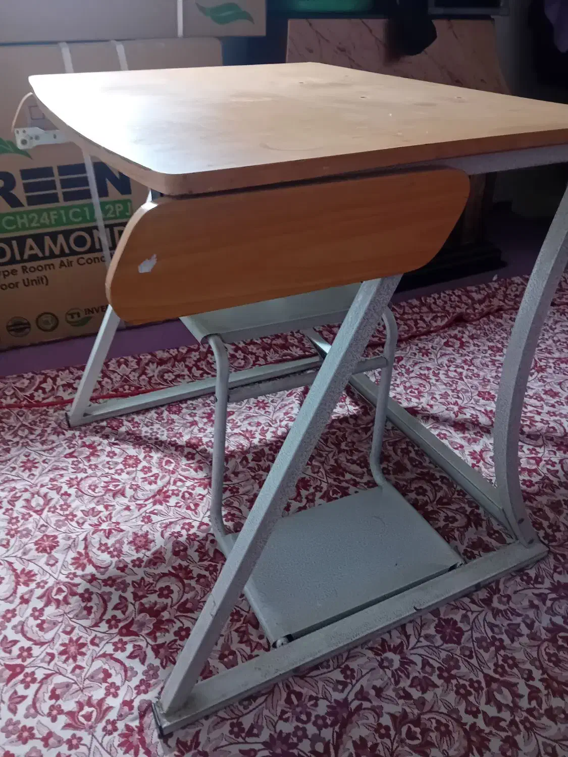 یک عدد میز|میز تحریر و کامپیوتر|قم, علی آباد سعدگان|دیوار