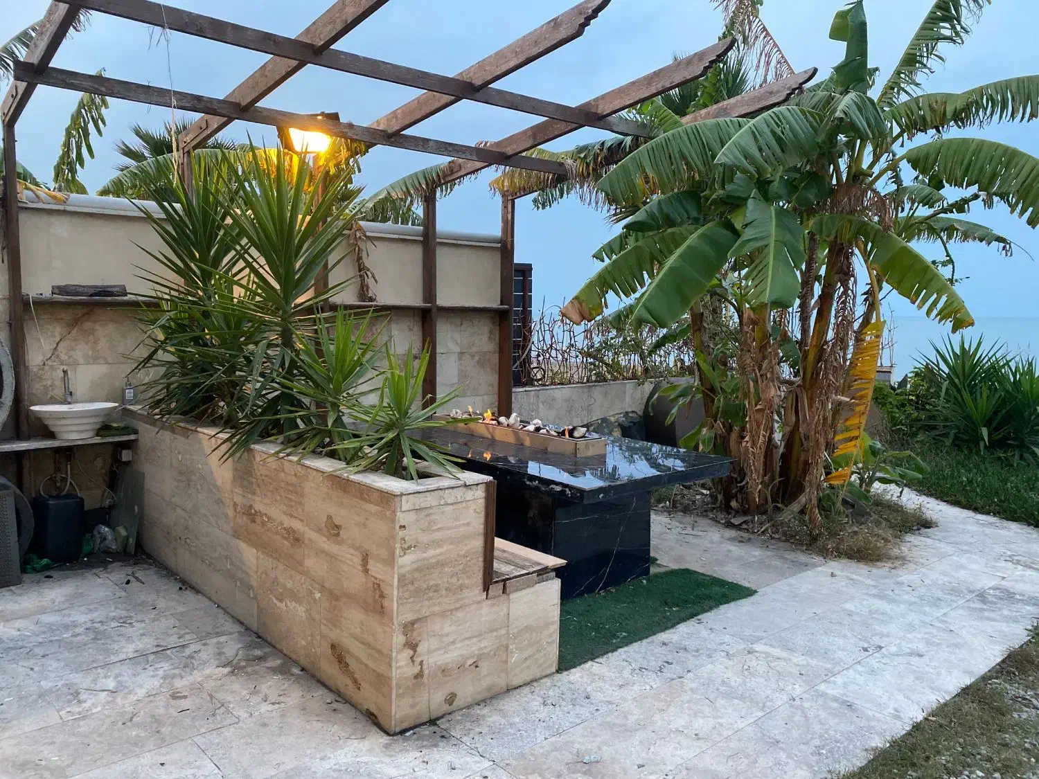 ساحل اختصاصی عمارت فانوس ۱|اجارهٔ کوتاه‌مدت آپارتمان و سوئیت|سرخرود, |دیوار