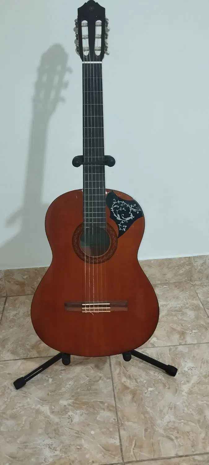 گیتار یاماها c40|گیتار، بیس، امپلیفایر|ساری, |دیوار