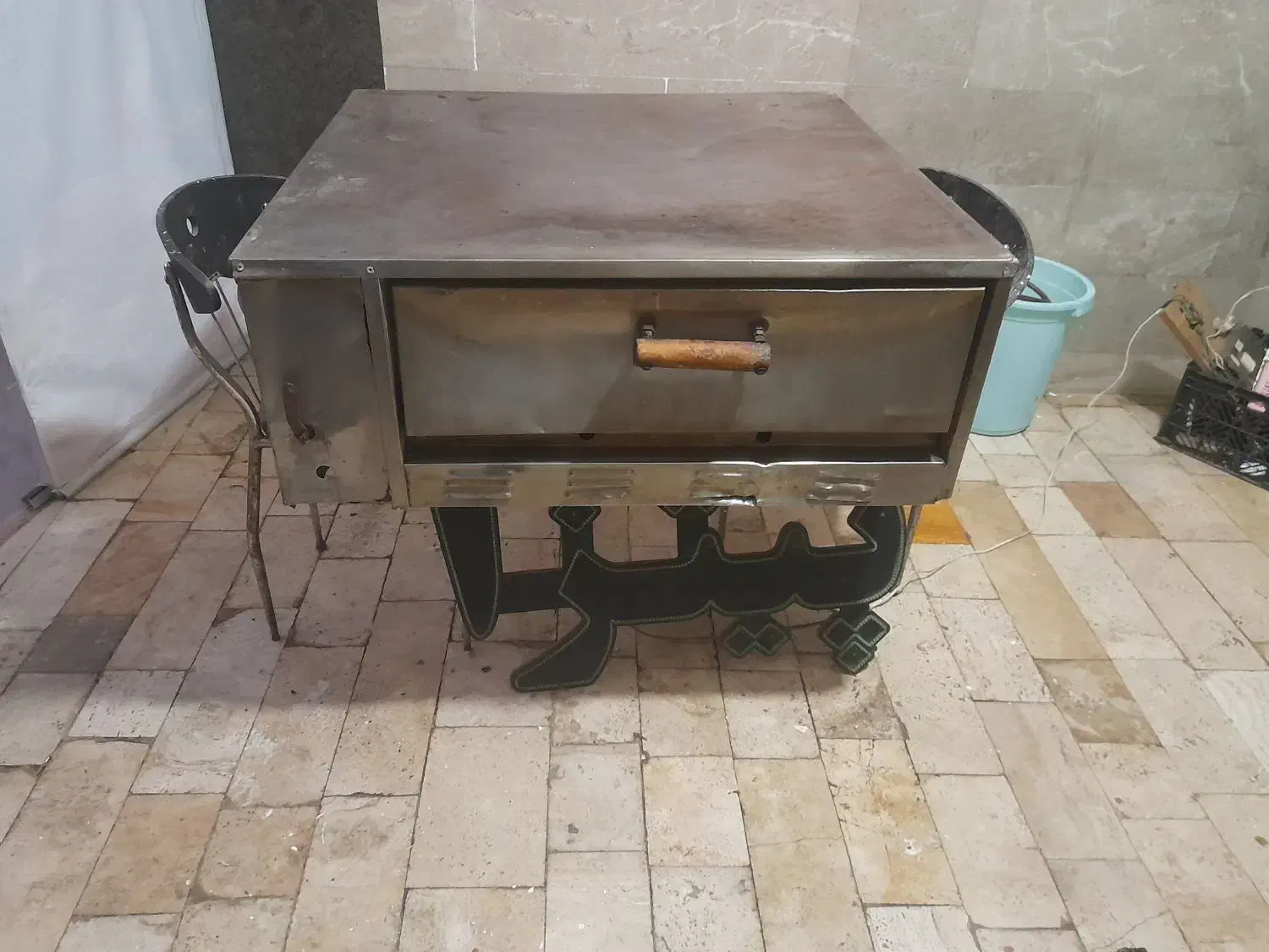 فرپیتزا و تابلو ال ای دی فلافل ساندوچ|کافیشاپ و رستوران|قم, نخودی|دیوار