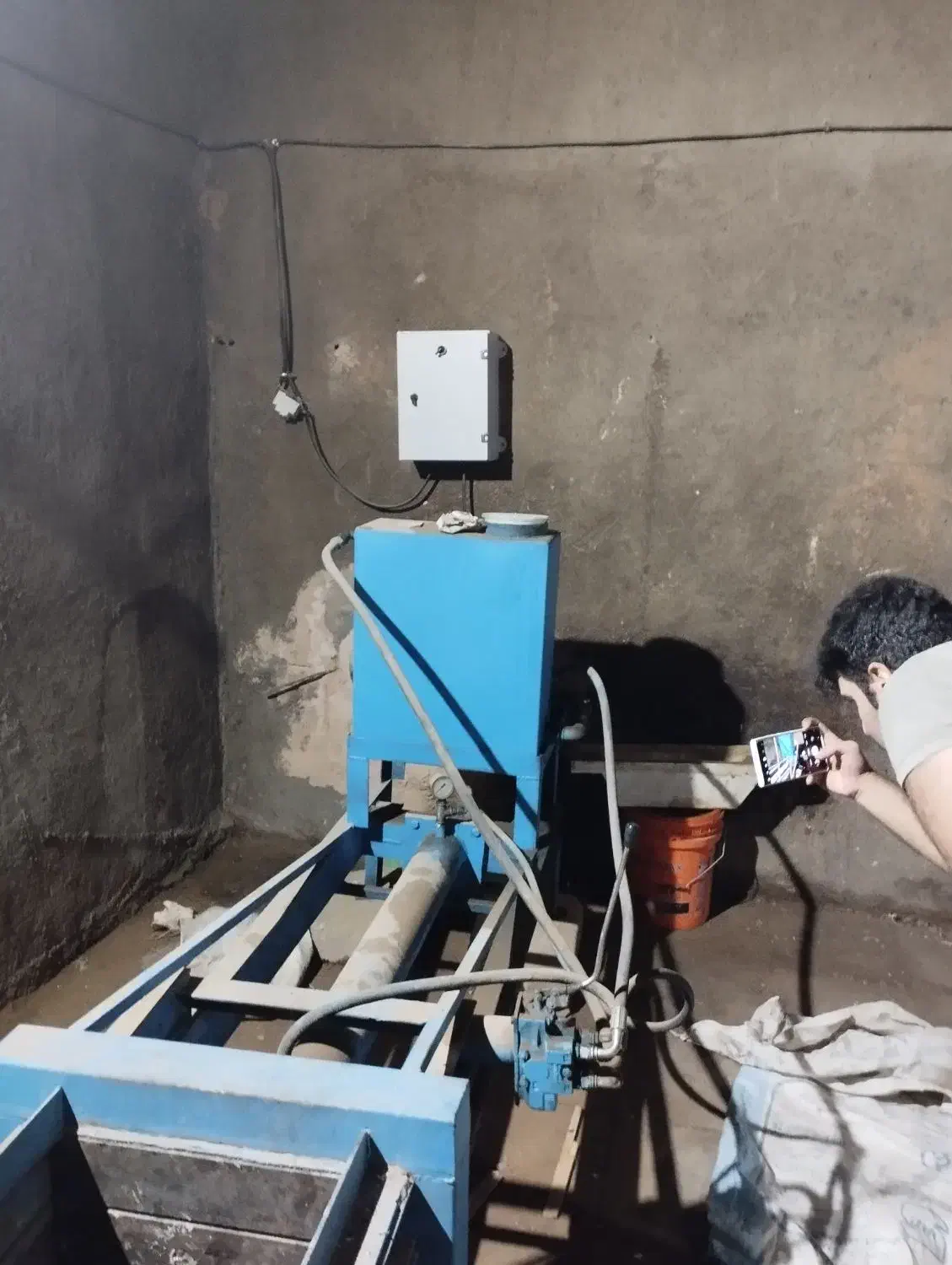 یکدستگاه پرس. قوطی های رانی|ماشین‌آلات صنعتی|سبزوار, قصبه غربی|دیوار