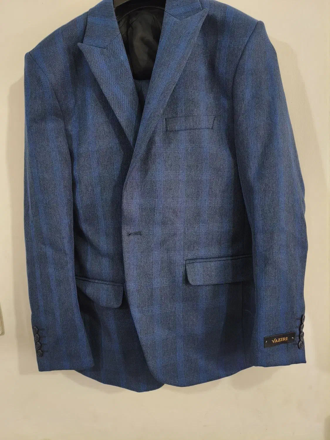 کت شلوار|لباس|بم, |دیوار