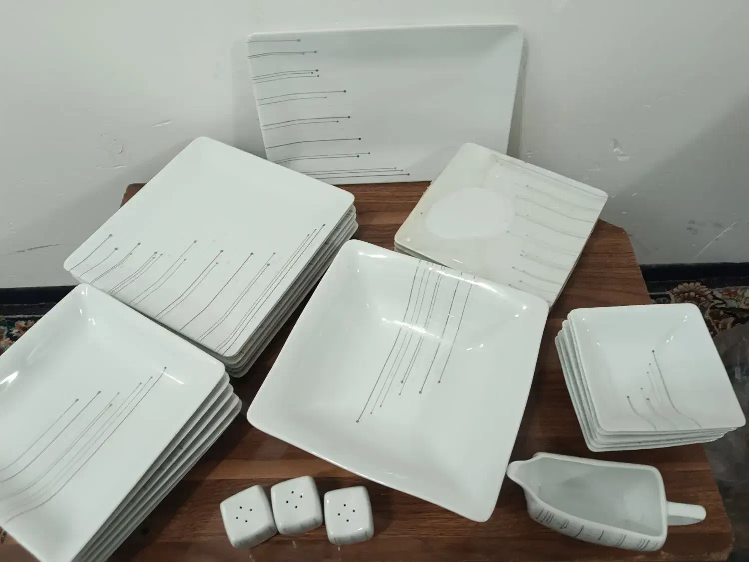 سرویس چینی نو با کارتن مناسب جهیزیه|ظروف سرو و پذیرایی|گناباد, |دیوار