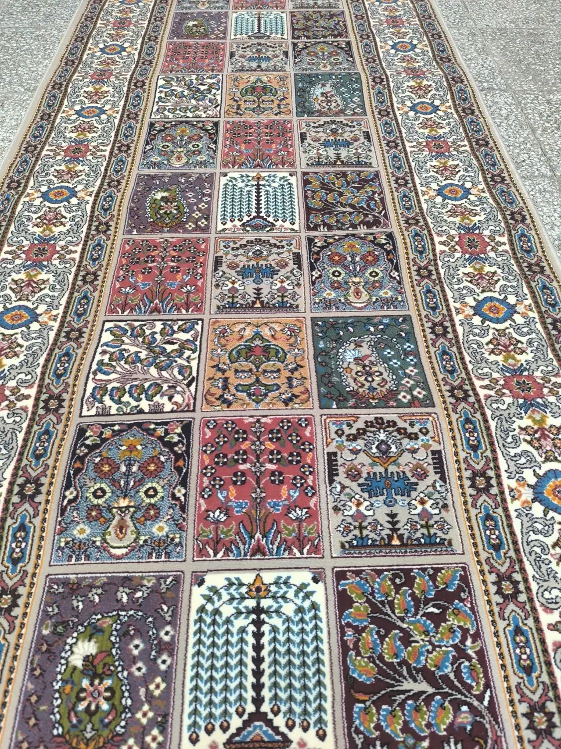 کناره فرش چارخونه فیلی موکت تندیس ۱۹۴۷|فرش|قم, شاه ابراهیم|دیوار