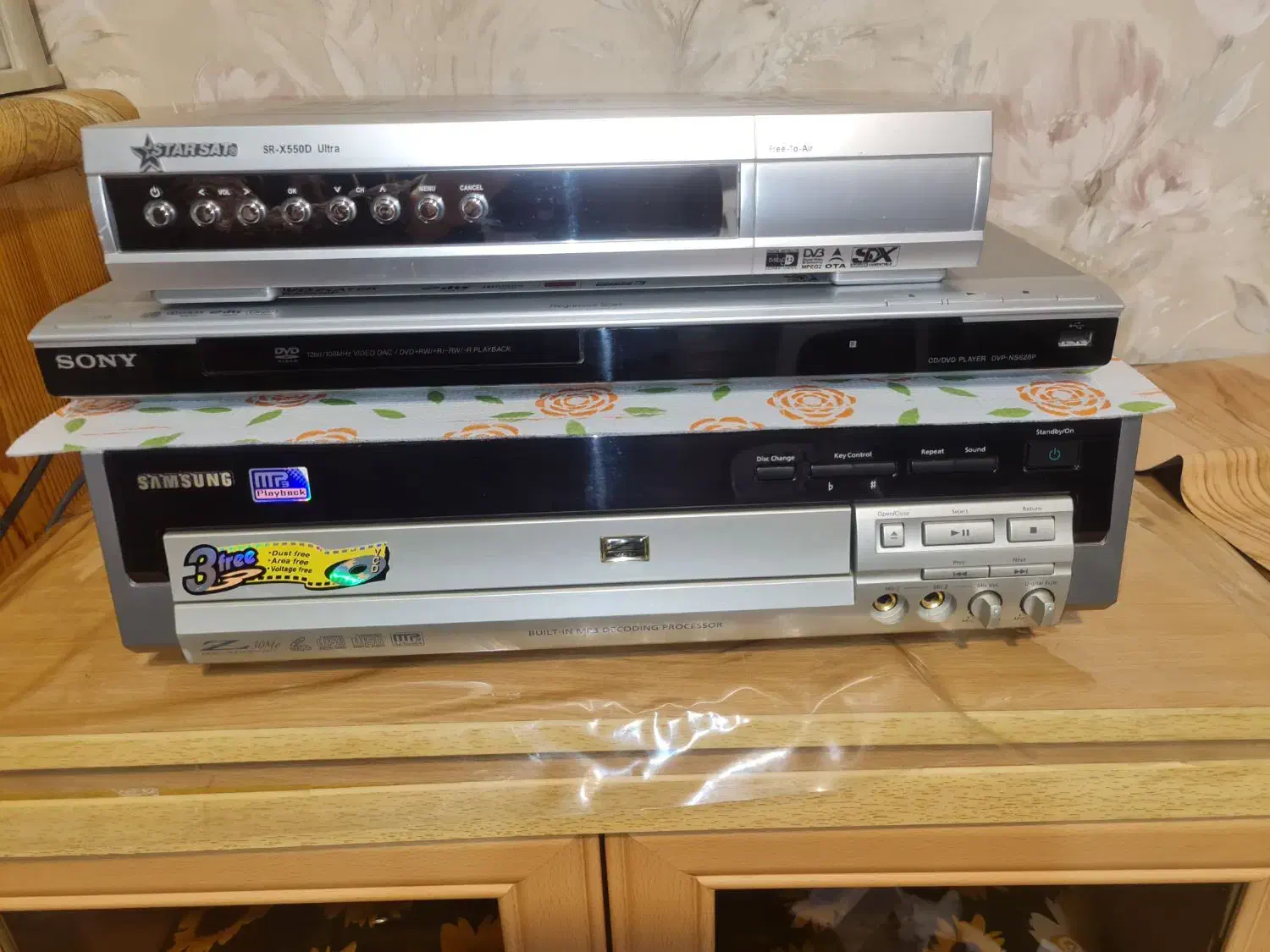 دستگاه  DVD و CD|پخش‌کننده DVD و ویدیو|شیراز, آبیاری|دیوار