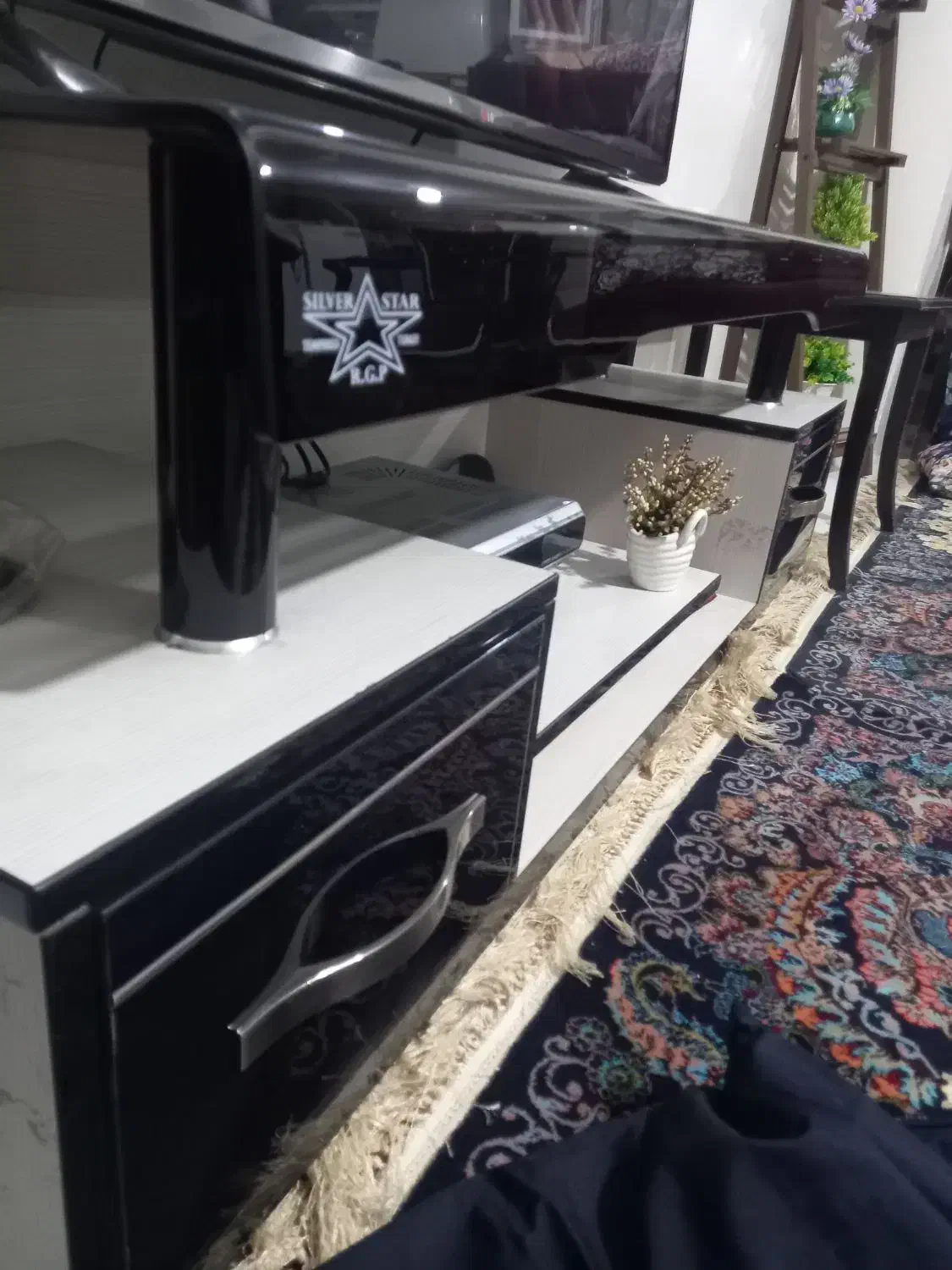 میز تلویزیون/ (ترکیب شیشه و چوب ) سالم|میز تلویزیون|کرج, چمران|دیوار