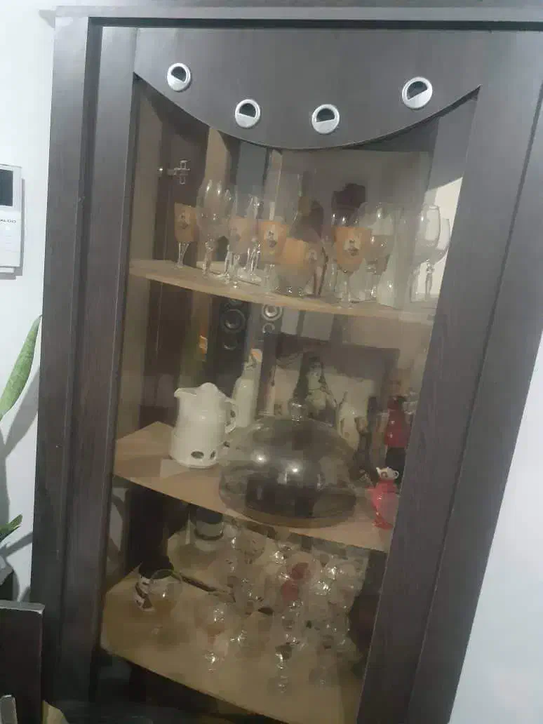 ویترین کاملا سالم و نو|بوفه، ویترین، کنسول|آستانه اشرفیه, |دیوار
