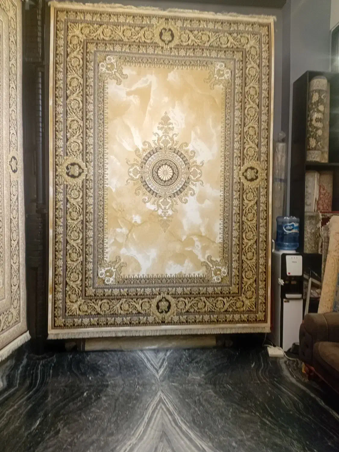 نیروی خانم در نمایشگاه فرش|استخدام بازاریابی و فروش|آران و بیدگل, |دیوار