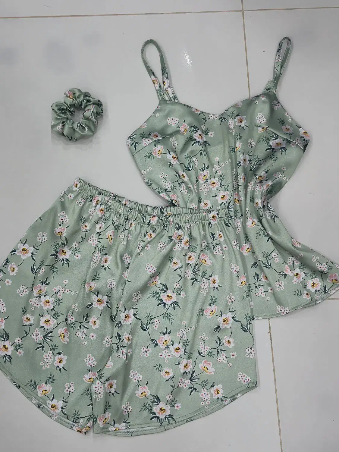 تاپ و شورتک ساتن|لباس|بستک, |دیوار