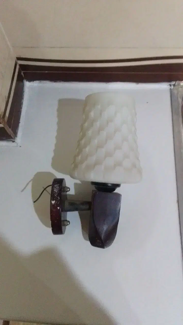 چراغ دیواری دست دوم|چراغ خواب و آباژور|شیراز, بازار|دیوار