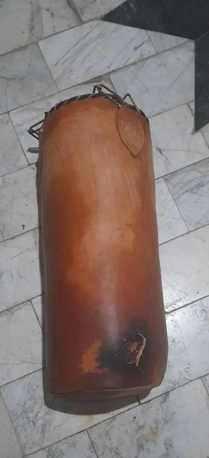 کیسه بوکس چرم اصل  ۱۴ کیلوگرمی بسیار سالم|تجهیزات ورزشی|نکا, |دیوار