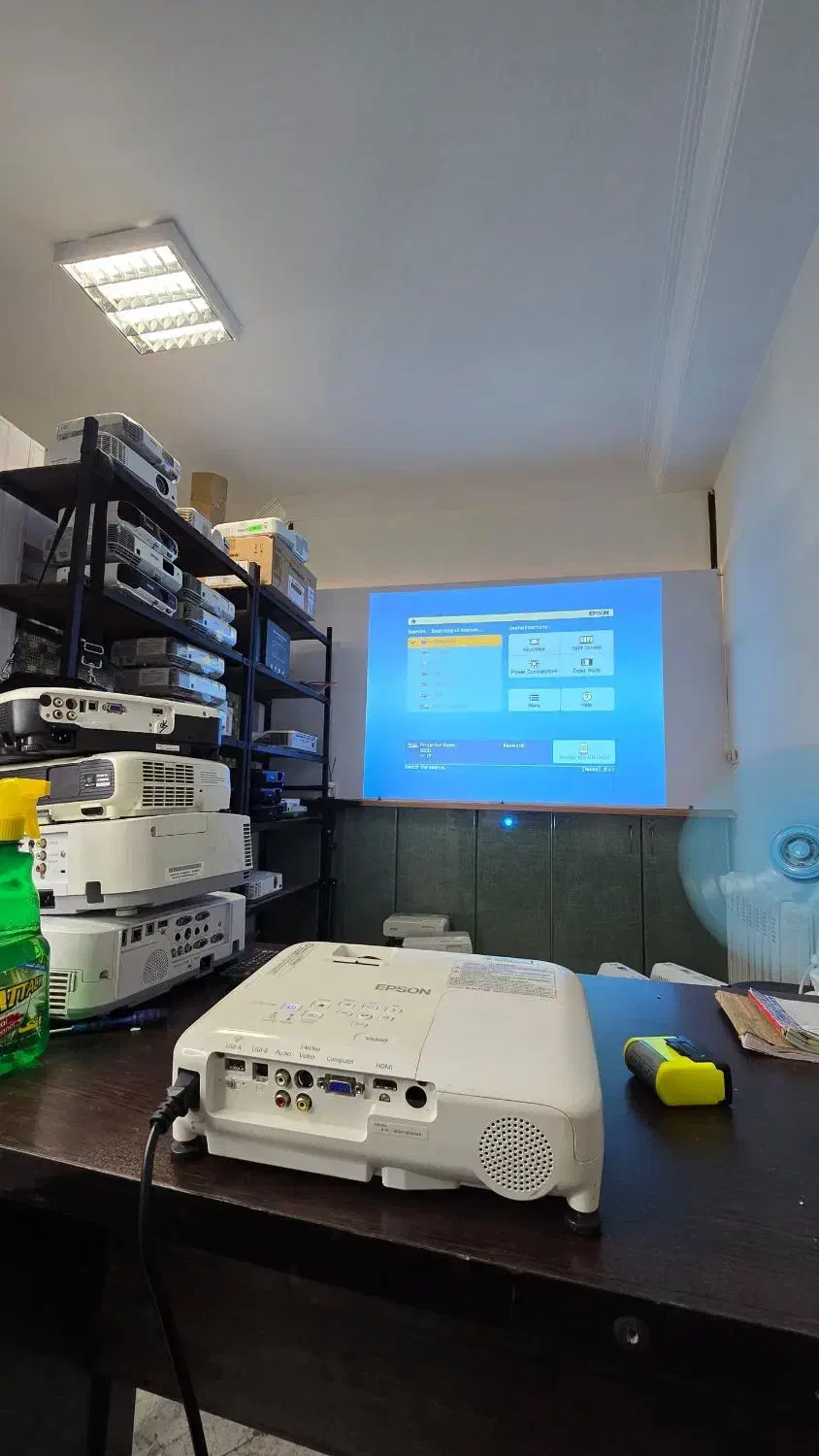 ویدئو پروژکتور آمپلی فایر باند میکروفن دانگل|صوتی و تصویری|اندیشه, اندیشه فاز ۱|دیوار